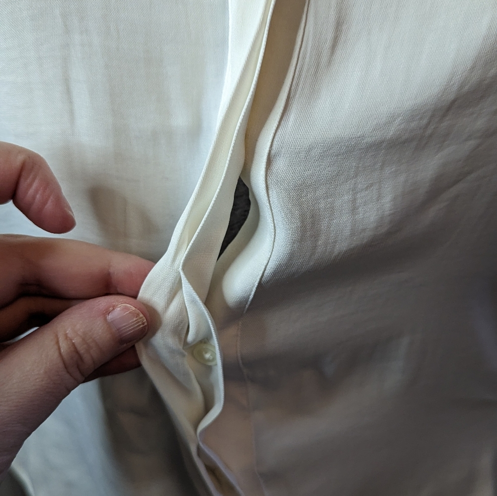 Banana Republic szM cream semi sheer cap sleeve silky button blouse NWT - Picture 7 of 9